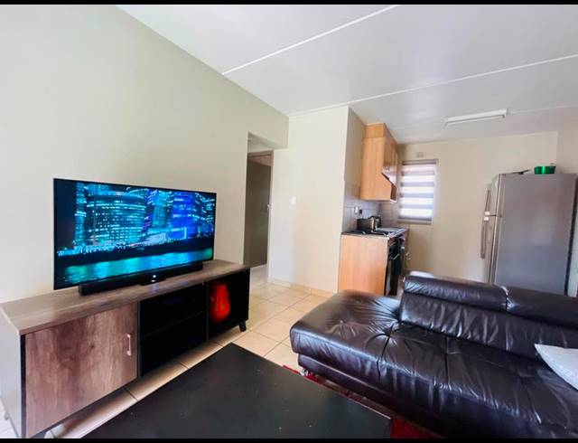 2 BEDROOM APARTMENT FOR SALE IN OLIFANTSVLEI